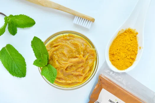 turmeric foor teeth